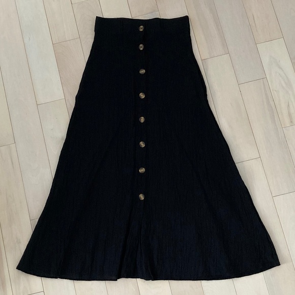 Long Crinkle Skirt with Buttons - Black - M - Picture 1 of 8